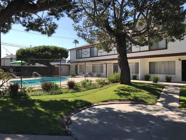 Costa Mesa Apartment: 2985 Mendoza Dr, Costa Mesa CA