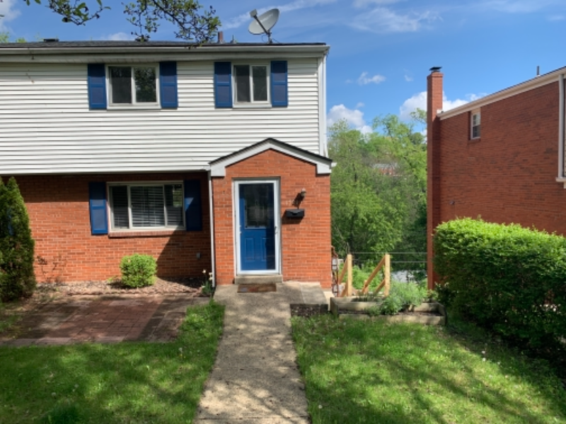 Pittsburgh Townhome: 1521 Dunluce Dr, Pittsburgh PA