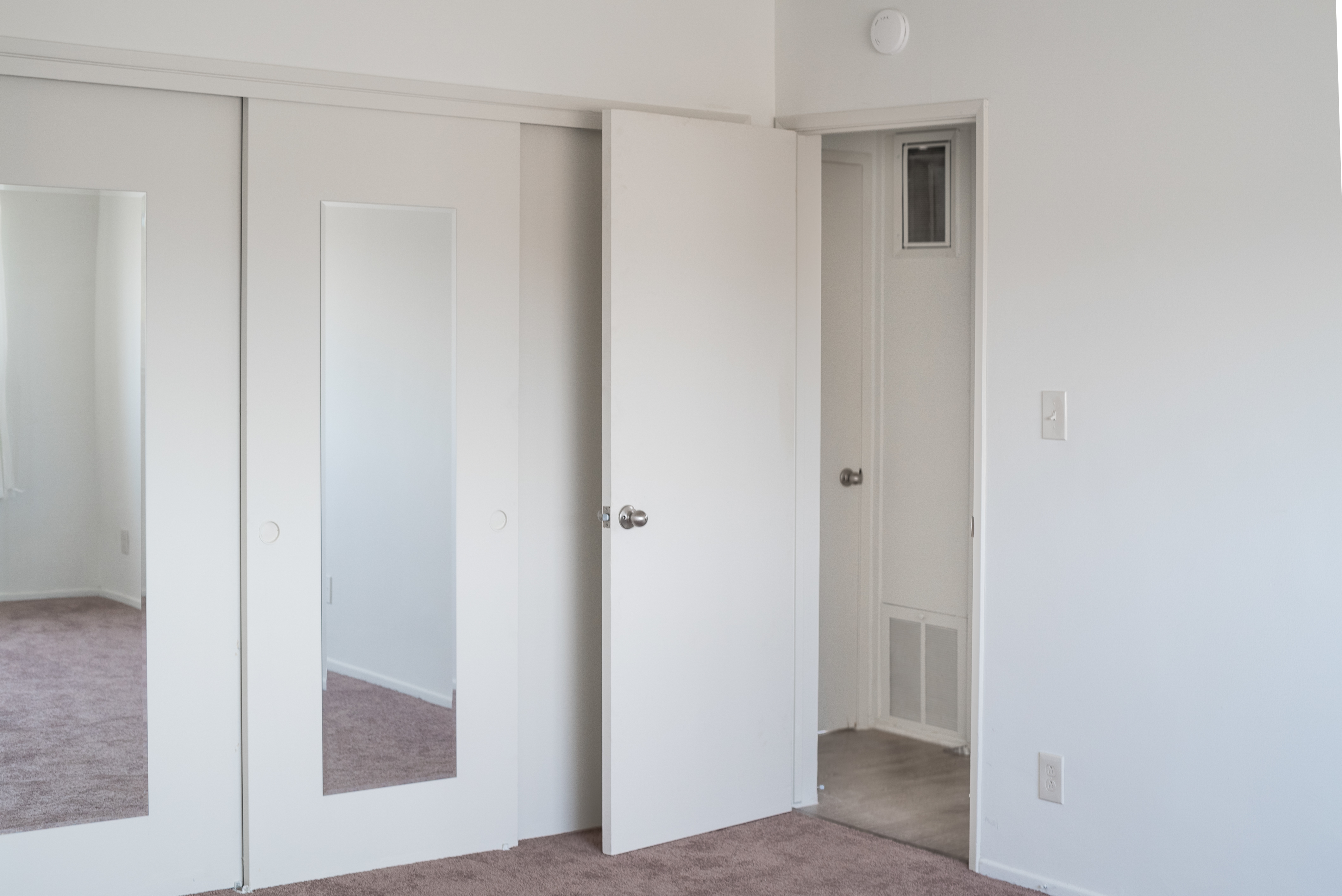 Santa Monica Apartment: 819 Ocean Park Blvd