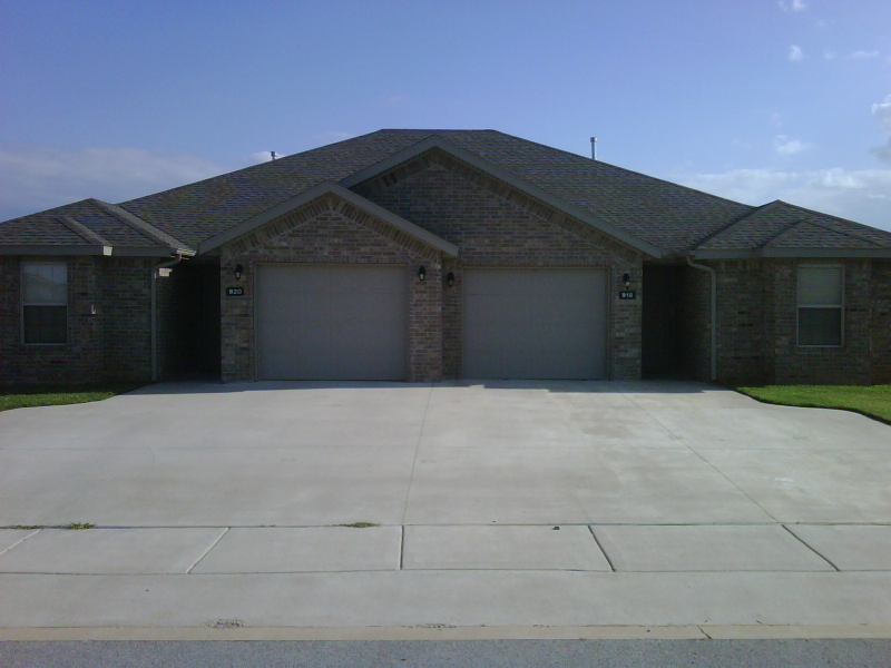 Centerton House: 918 Oakwood Lane
