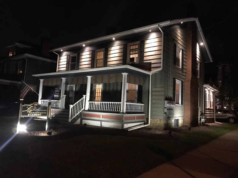 Franklin Apartment: 1051 Elk St