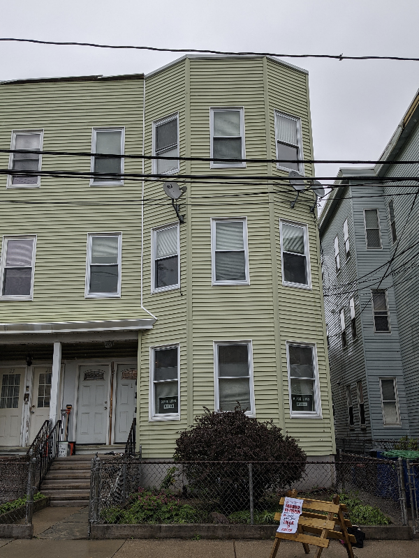 Somerville Apartment: 21 Rossmore St