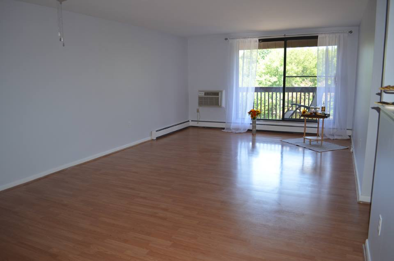 Cromwell Apartment: 1320 Cromwell Hills Drive