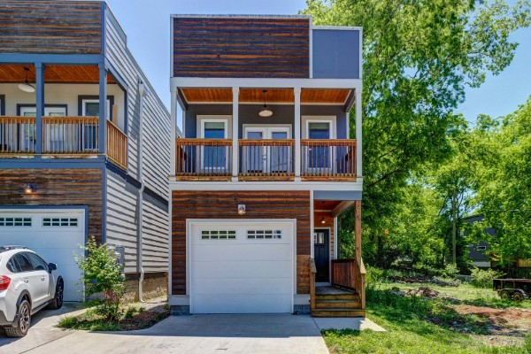 Nashville House: 324 Queen Ave