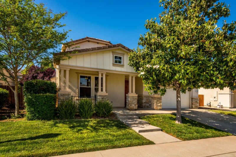 Lincoln House: 1689 Markdale Ln