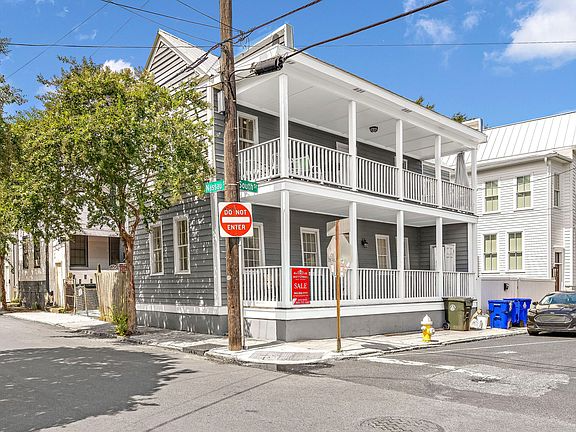 Charleston House: 68 South St