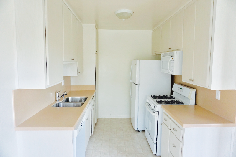 Santa Monica Apartment: 1445 Yale St