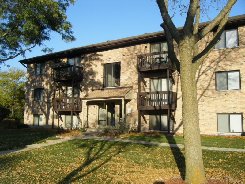 Westmont Apartment: 543 Brookside