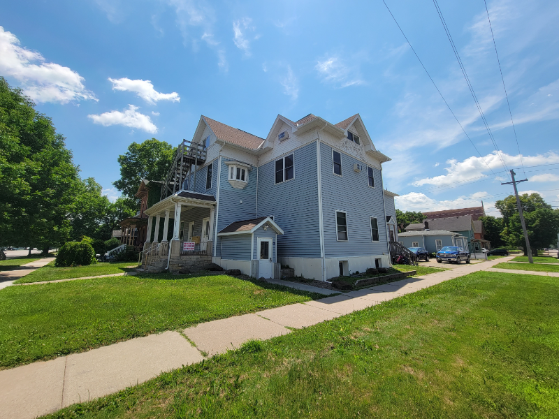 Winona Apartment: 79 W Broadway