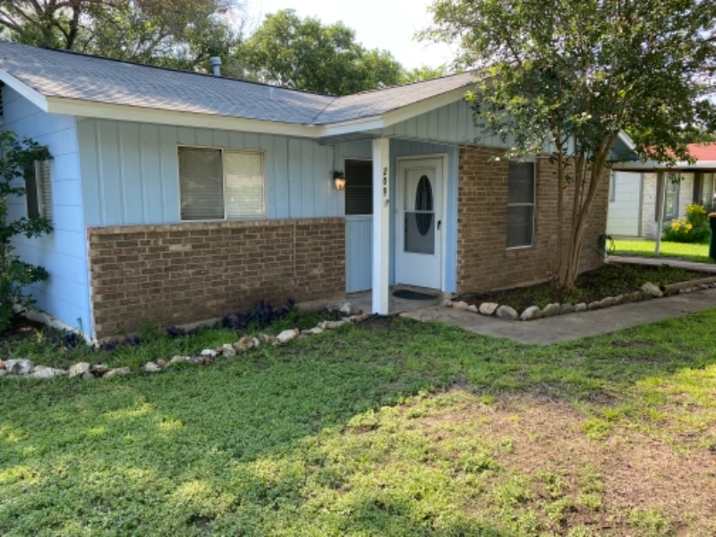 Converse House: 209 Brenda Dr