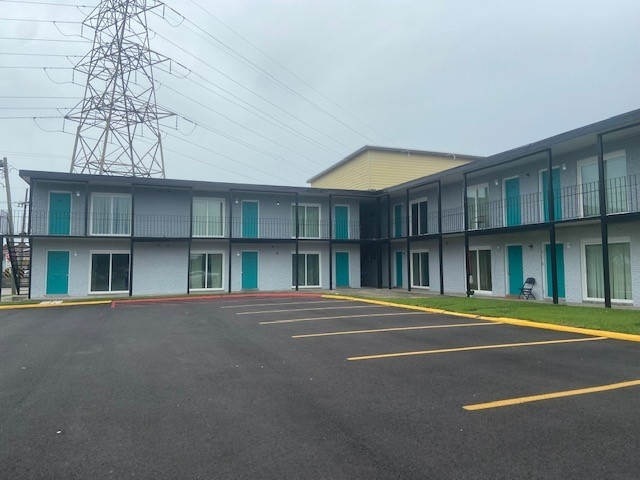 Gretna Apartment: 1536 Stumpf Blvd