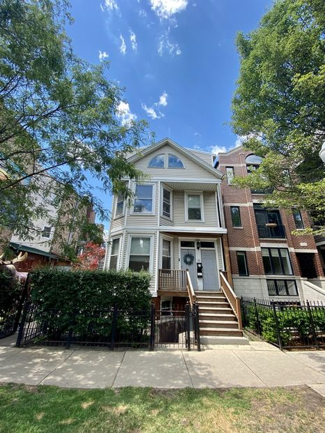 Chicago Apartment: 3040 N. Racine