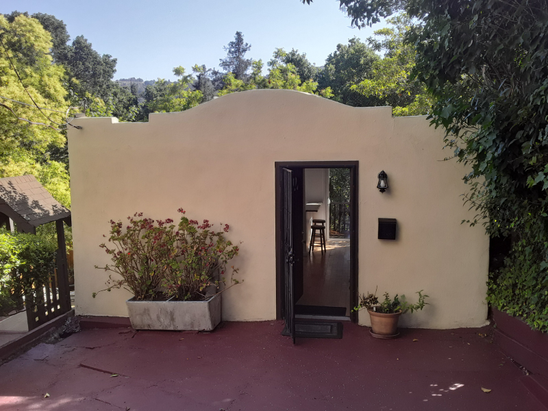 Oakland Apartment: 6040 Buena Ventura Ave,