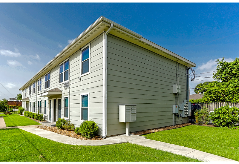 Houston Apartment: 3803 Hardy St