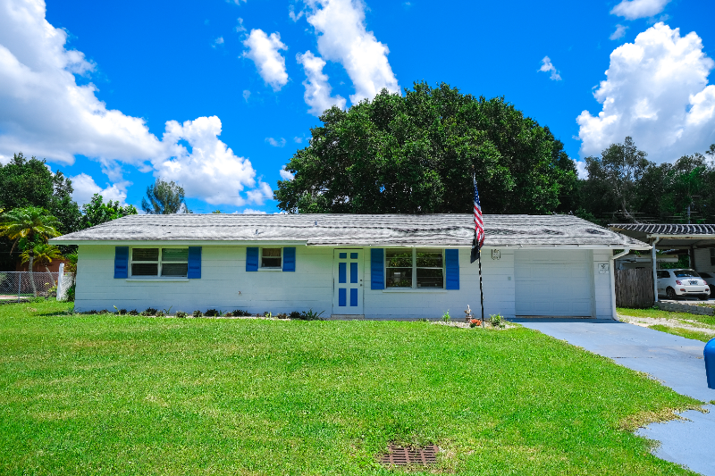 Nokomis House: 408 Pinewood Ave