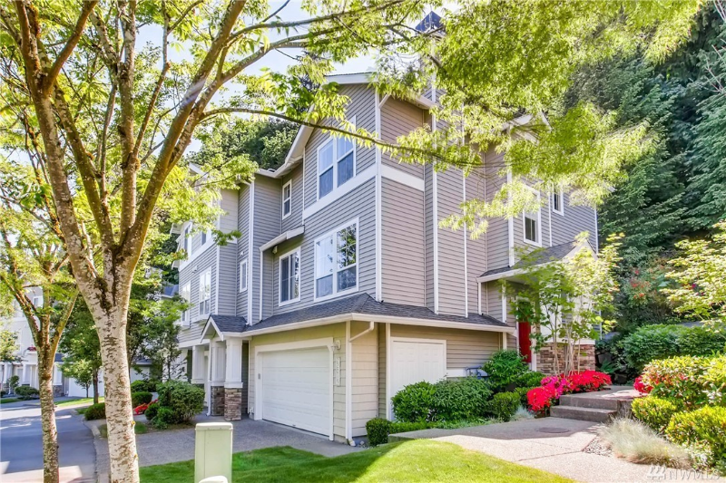 Kent Townhome: 22019 39th Pl S