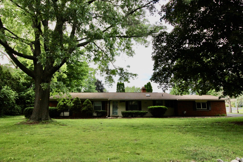 Bloomfield Hills House: 1239 Ashover Dr