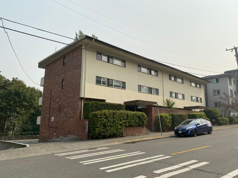 Seattle Apartment: 4636 22nd Ave NE