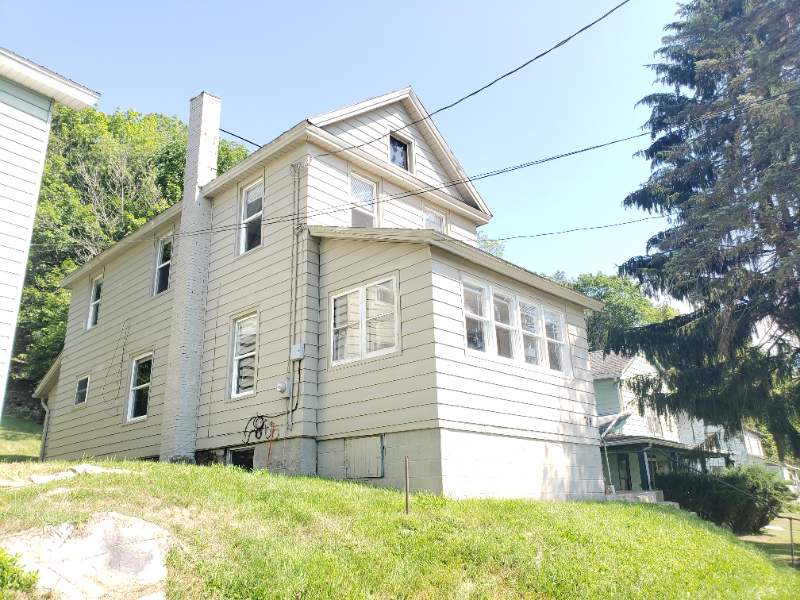 Warren House: 718 West Fifth Ave