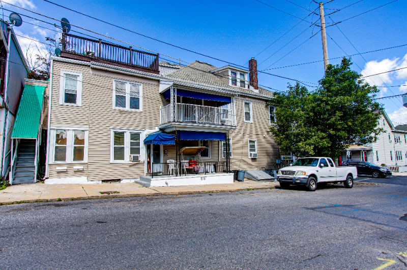 Easton Apartment: 203 S 15th St