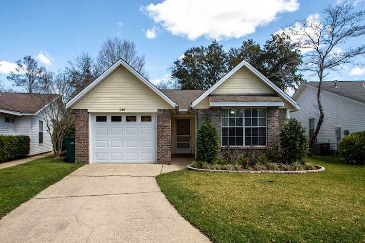 Niceville House: 248 Parkwood Circle