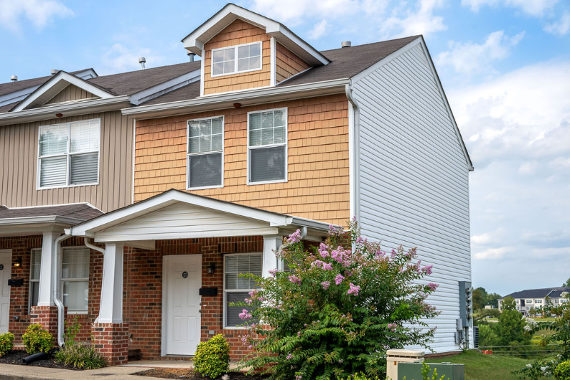 Columbia Townhome: 123 Kathryn Ct