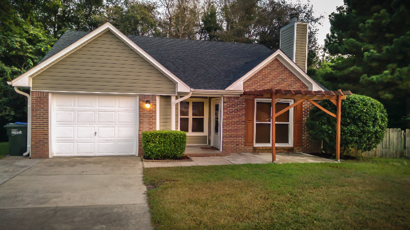 Fayetteville House: 5721 Charbonneau Ct