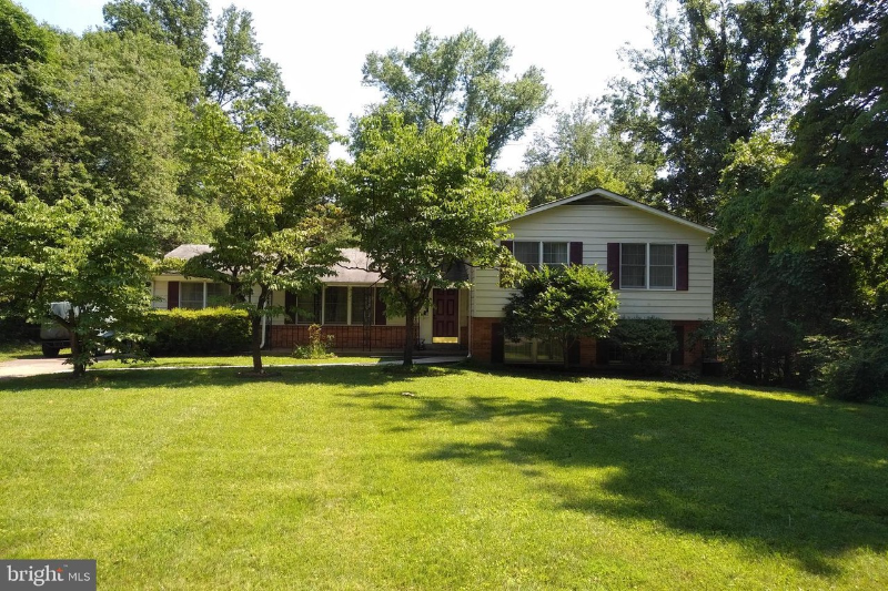 Fairfax House: 9911 Stoughton Rd