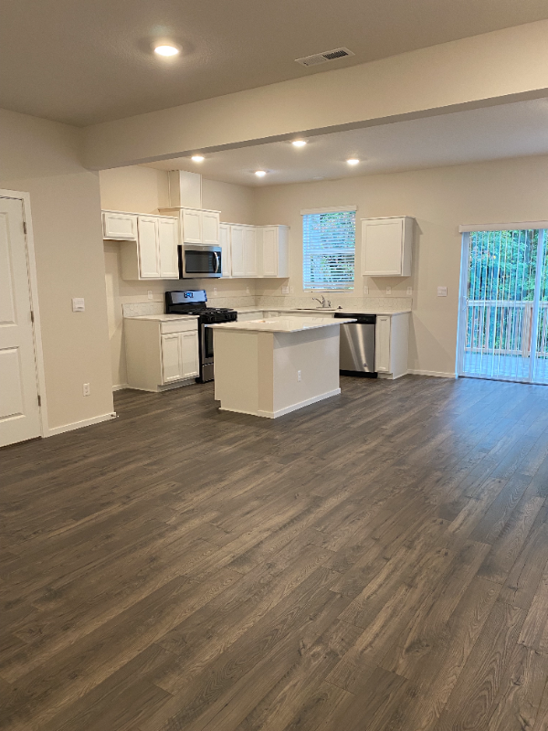 Cornelius Townhome: 889 N 18th Ave
