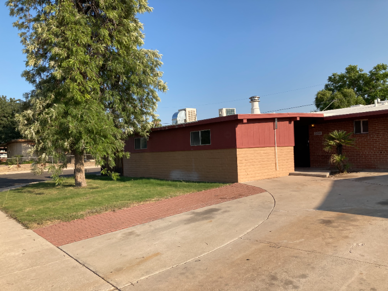 Tucson House: 2001 W La Osa St
