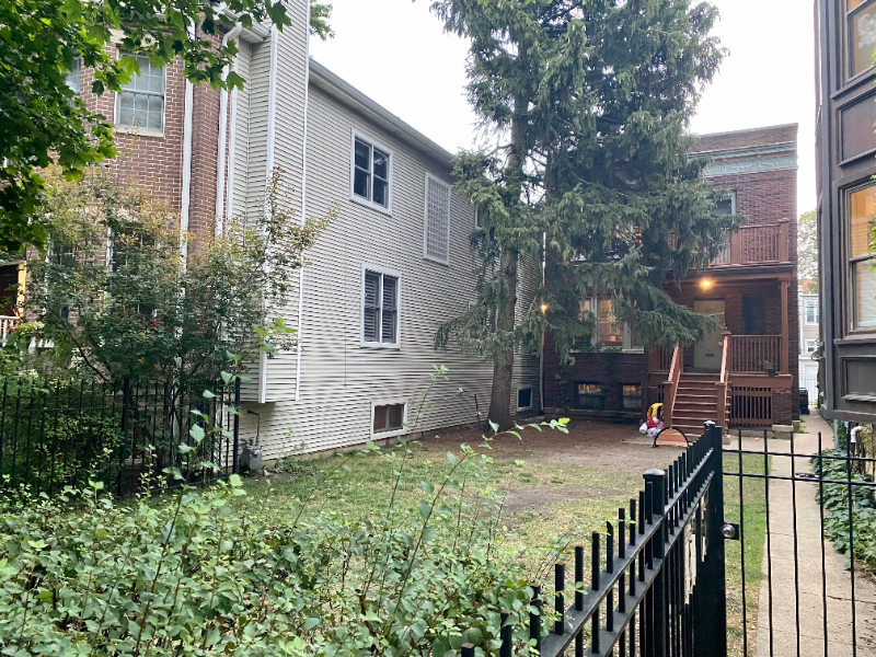 Chicago Apartment: 2221 W School St