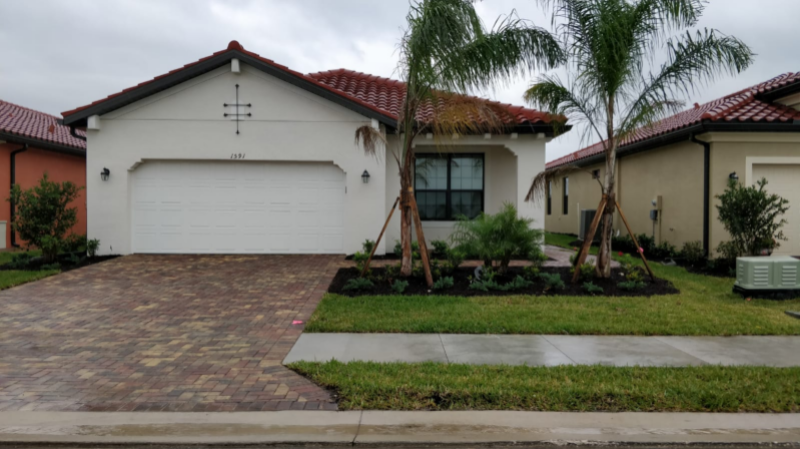 Naples House: 1591 Santiago Cir