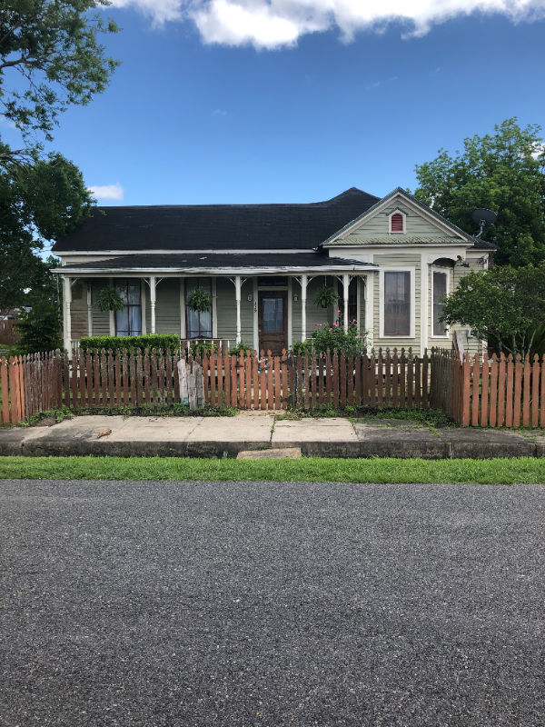 Breaux Bridge House: 119 Leonard Street