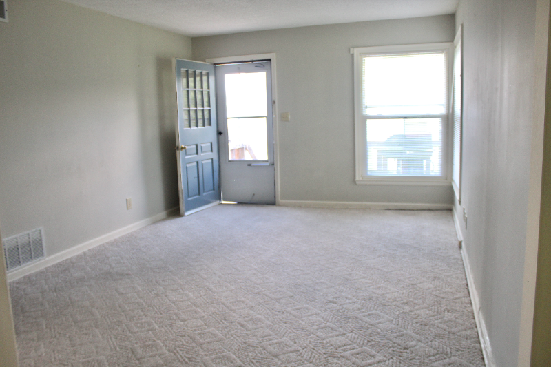 Newton Apartment: 211 E 11th St