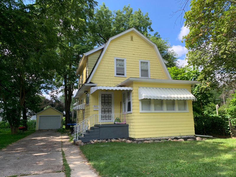 Flint House: 921 Kennelworth Ave