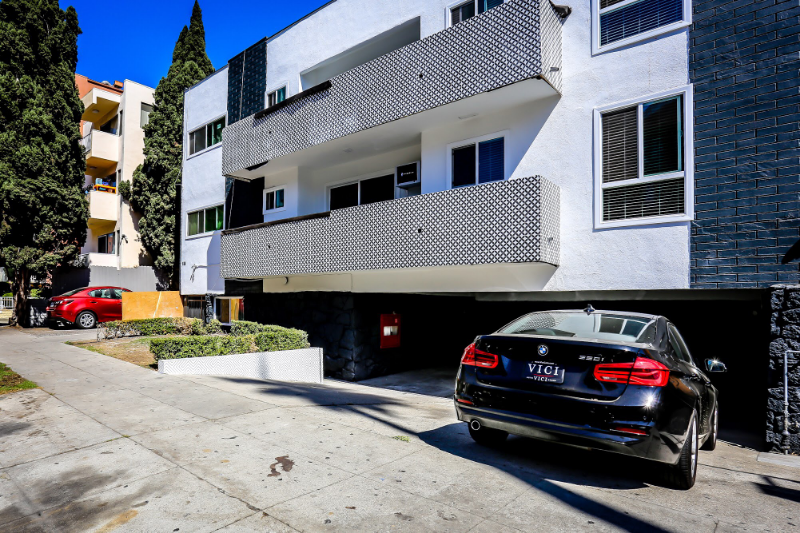 Los Angeles Apartment: 514 S Mariposa Ave