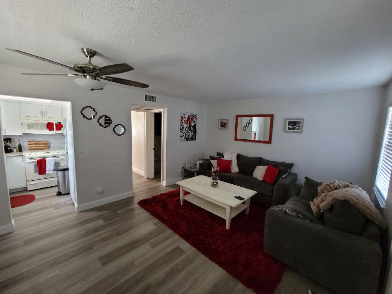 Deerfield Beach Apartment: 224 SE 9th Ave