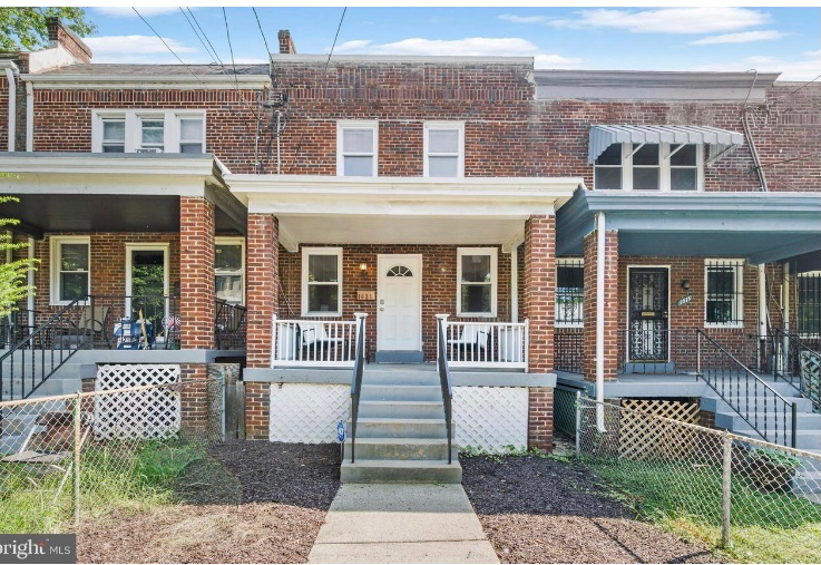 Washington Townhome: 1621 R St SE