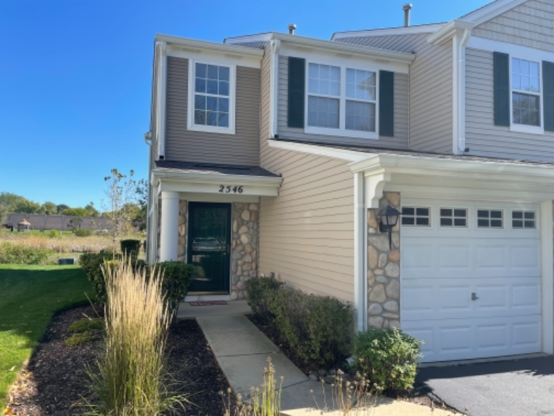 Plainfield Townhome: 2546 Oak Tree Ln