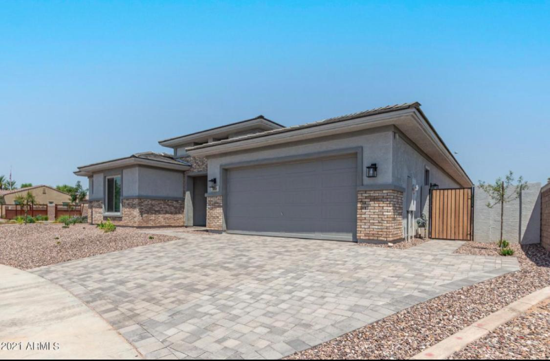 Chandler House: 880 W Flamingo Dr