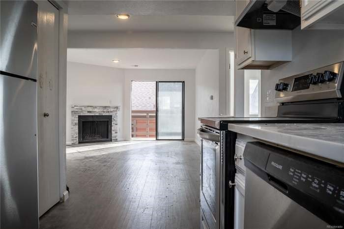 Englewood Apartment: 313 W Lehow Ave