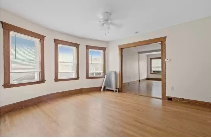 Quincy Apartment: 17 ring ave