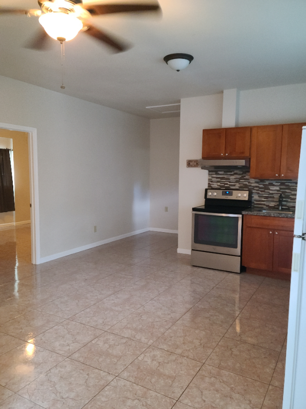 Makawao Multiplex: 155 Hiolani St