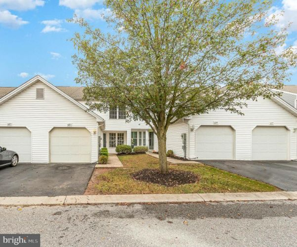 Etters Townhome: 621 Mallard Dr