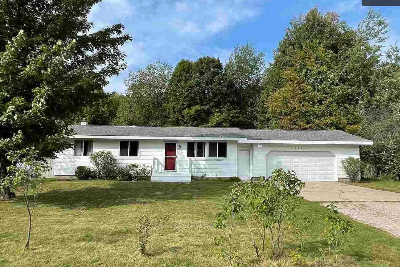 Traverse City House: 2605 Reily Ct