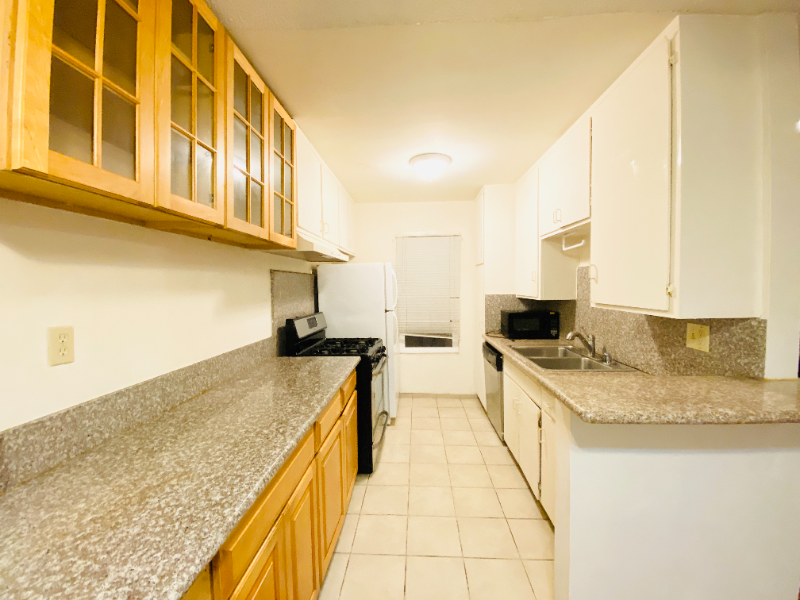 Los Angeles Apartment: 1913 Overland Ave