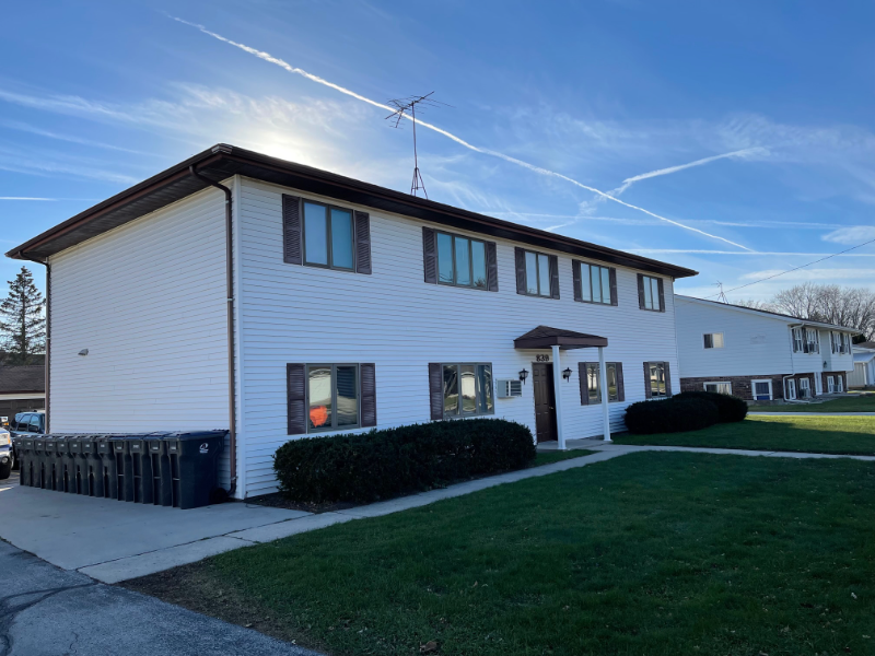 Oostburg Apartment: 839 Illinois Ave