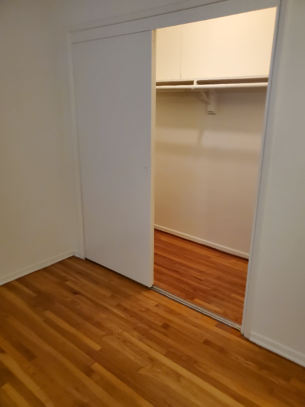 Los Angeles Apartment: 7150 W. 85th St