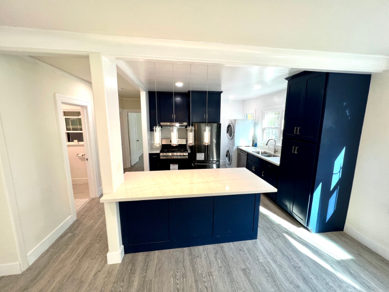 LOS ANGELES Apartment: 855 west 43rd place
