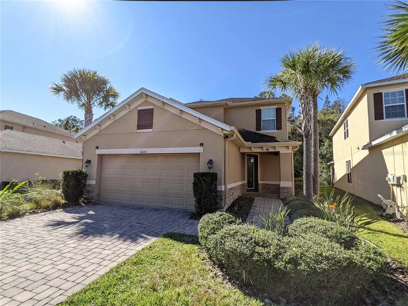 Tampa House: 16044 Bella Woods Dr